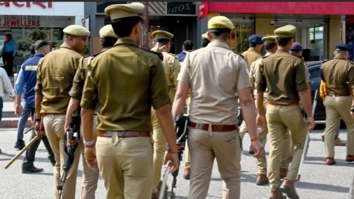 नोएडा में पुलिस CCTNS पोर्टल मिसयूज: हेड कॉन्स्टेबल सहित 2 गिरफ्तार image