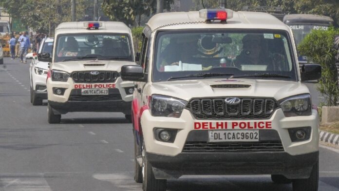 दिल्ली में LSE ग्रैजुएट समेत 3 गिरफ्तार: थाईलैंड से साइबर एक्सटॉर्शन रैकेट image