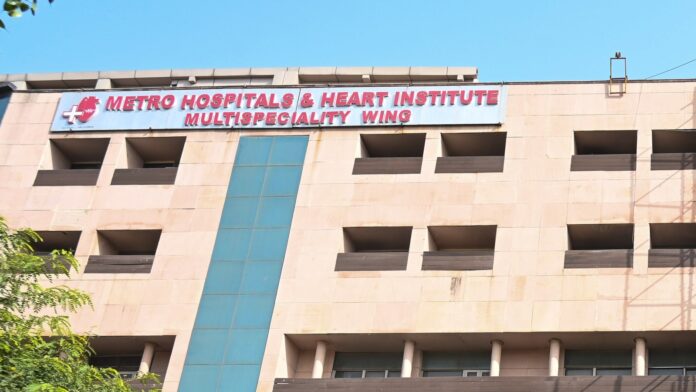 मेट्रो अस्पताल से कैशलेस इलाज की बड़ी ठगी, दिल्ली से आरोपी गिरफ्तार image