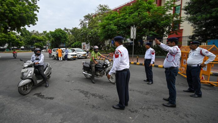 सावधान! ट्रैफिक चालान के नाम पर हो रही धोखाधड़ी, दिल्ली पुलिस ने जारी किया अलर्ट image