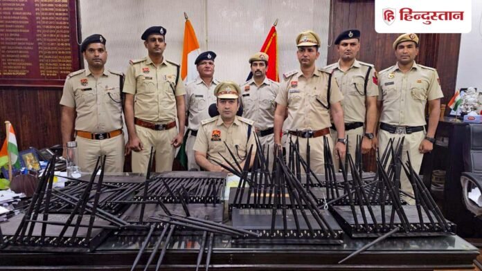 गुरुग्राम में 7 जगहों पर सिम बॉक्स ठगी का खुलासा, अंतरराष्ट्रीय गिरोह का पर्दाफाश image